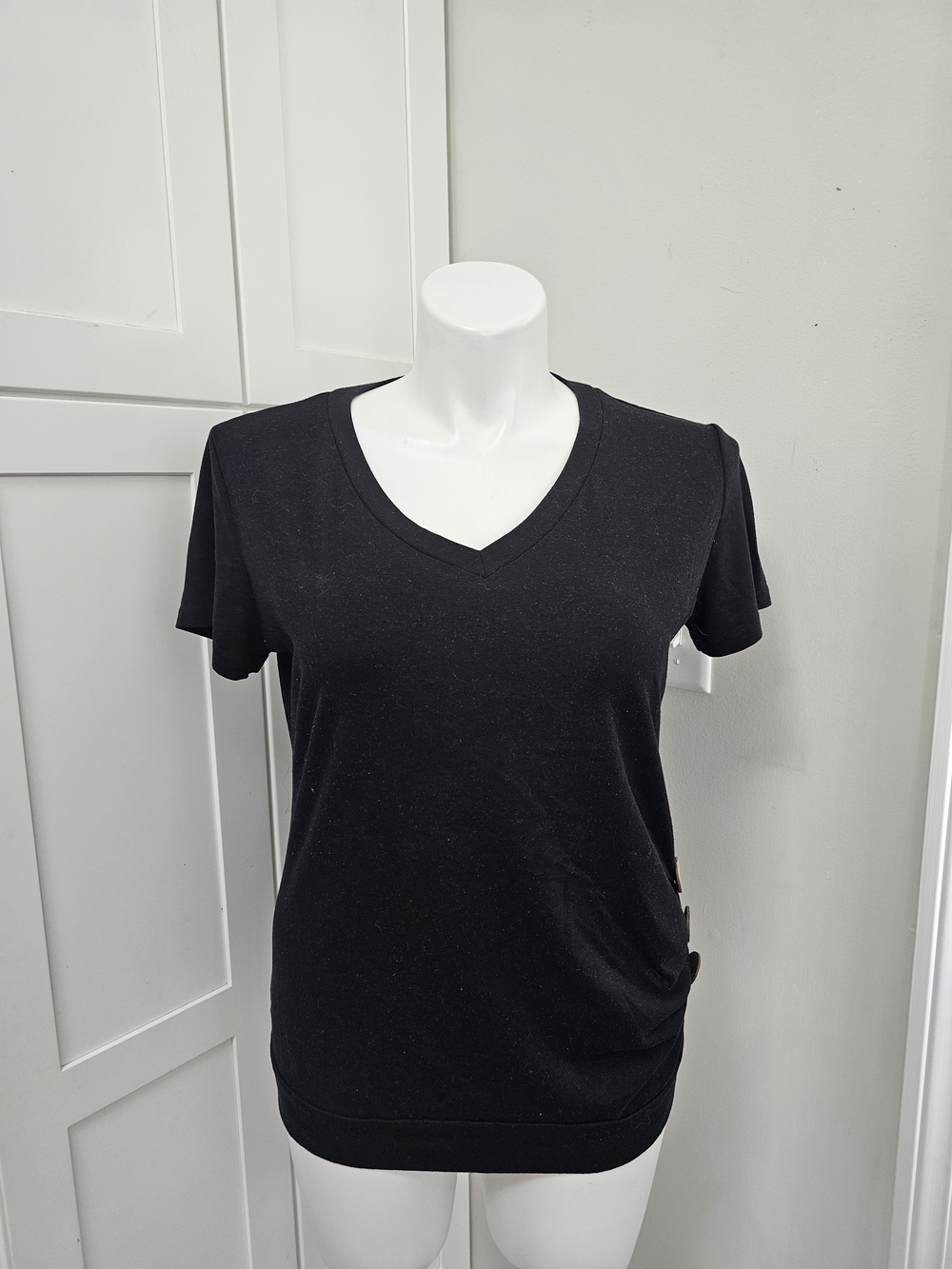 Black V-Neck Side-Button Ruched Tunic Top - Size Large